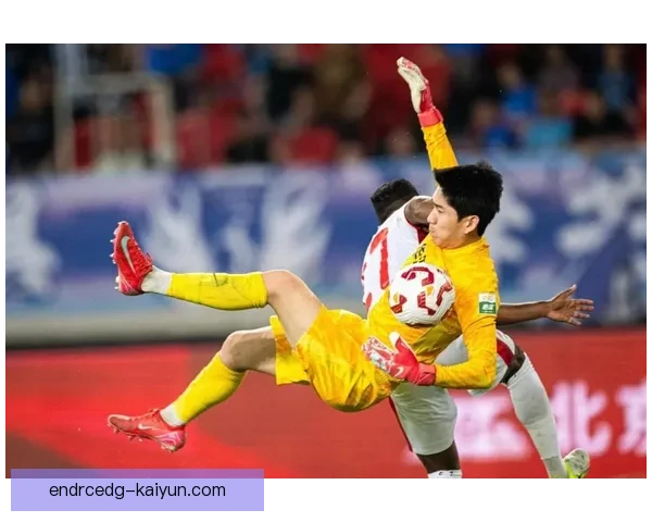 亚洲杯最佳门将表现稳健，成为球队后防核心的重要保障